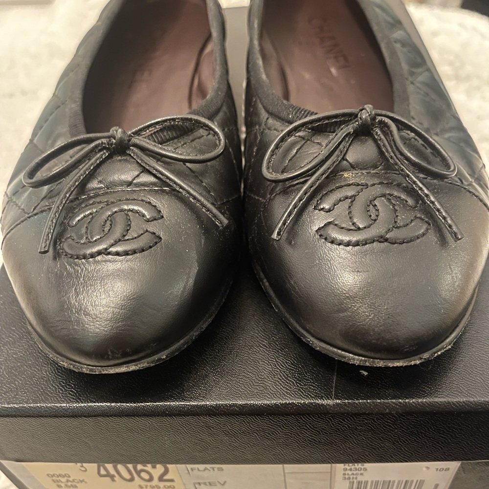 Classic CHANEL aged calfskin quilted ballerina flats